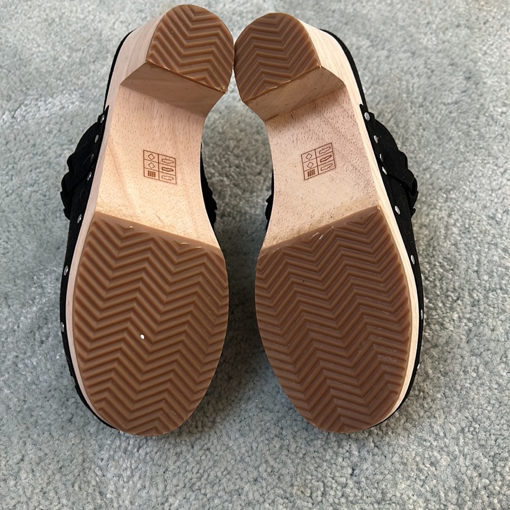 Shoes - Picture 5 of 5